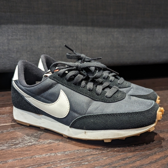 Nike Daybreak Sneakers - Picture 1 of 8
